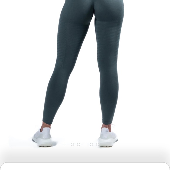 Size small Alphalete halo leggings - Picture 7 of 8